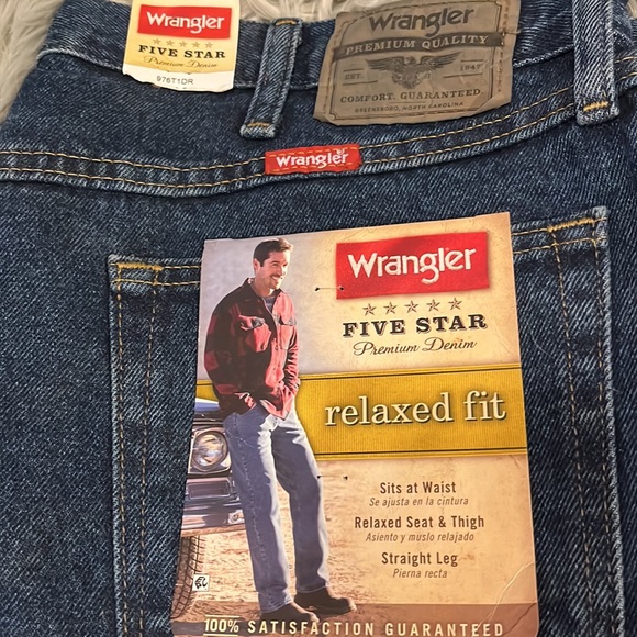 Wrangler Relaxed Fit 38 x 32 Denim Jeans NWT - Picture 2 of 5